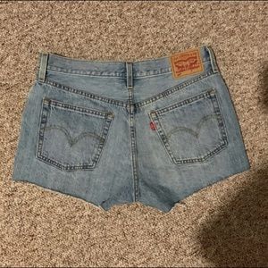 Highwasted Levi’s shorts